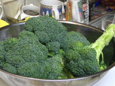 Open The Broccoli And Place In Bowl (45k)