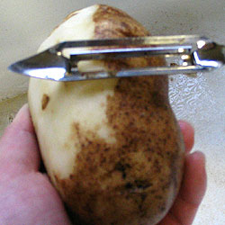 Peel The Skin Using A Potatoe Skin Removal (18k)